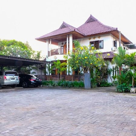 Friends Beach Hotel Kuta (Lombok) Exterior foto