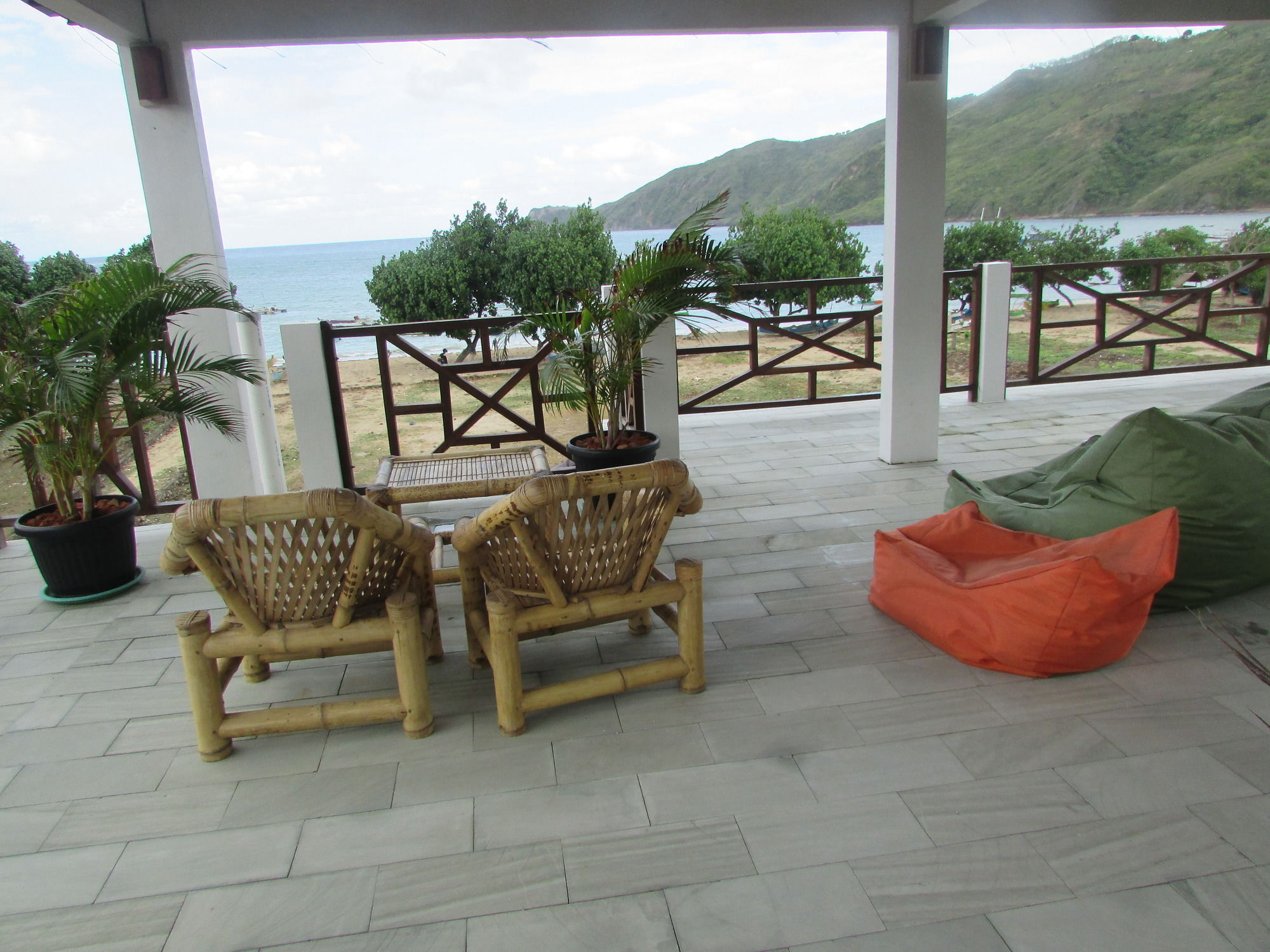 Friends Beach Hotel Kuta (Lombok) Exterior foto