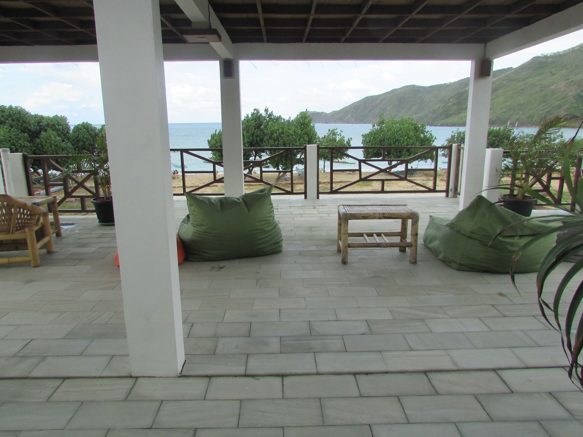 Friends Beach Hotel Kuta (Lombok) Exterior foto